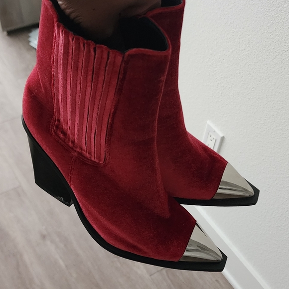 Azalea Wang Velvet Bootie - Picture 4 of 7